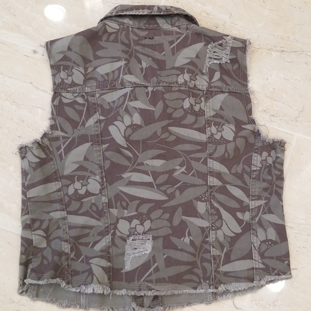 2Bebe Vest - Picture 3 of 5